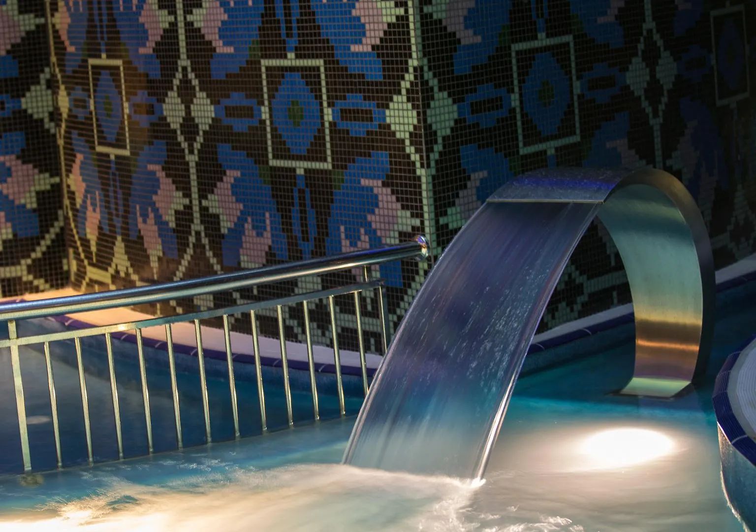 Renaissance Izmir Hotel 5*,