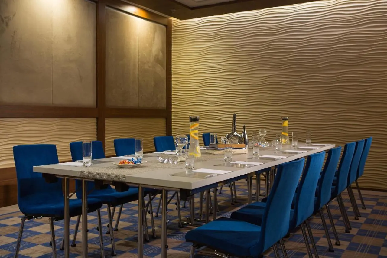 Renaissance Izmir Hotel 5*,